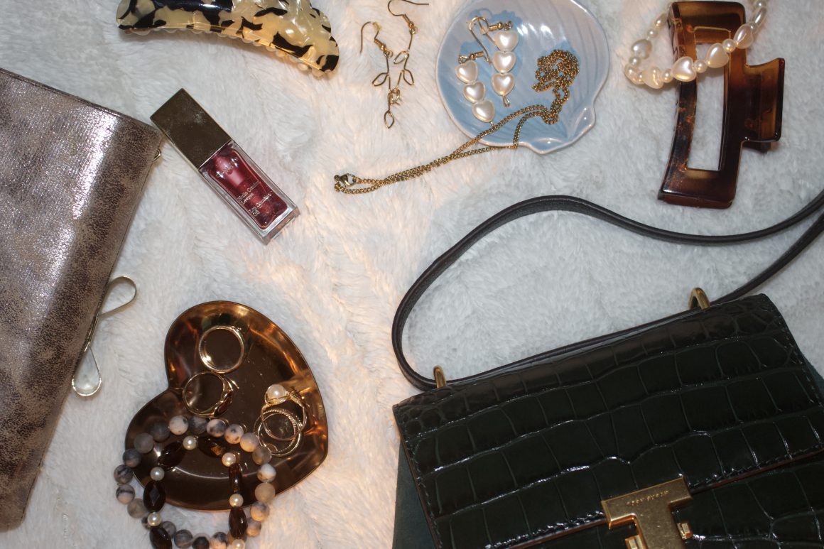 What Accessories Can Elevate A Simple Outfit Effortlessly